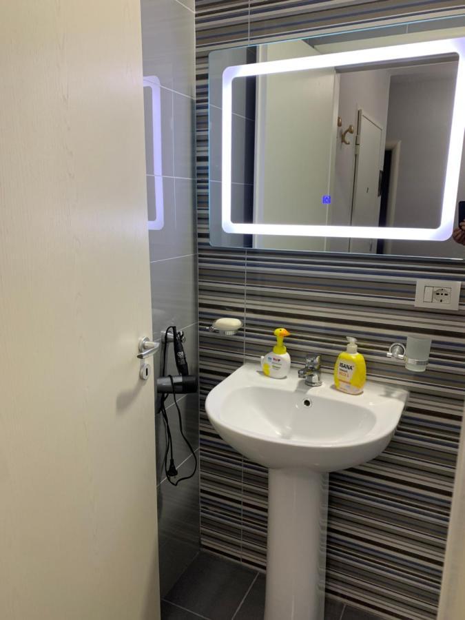 Apartament Klea In Strandnaehe Toplage Durres Bagian luar foto